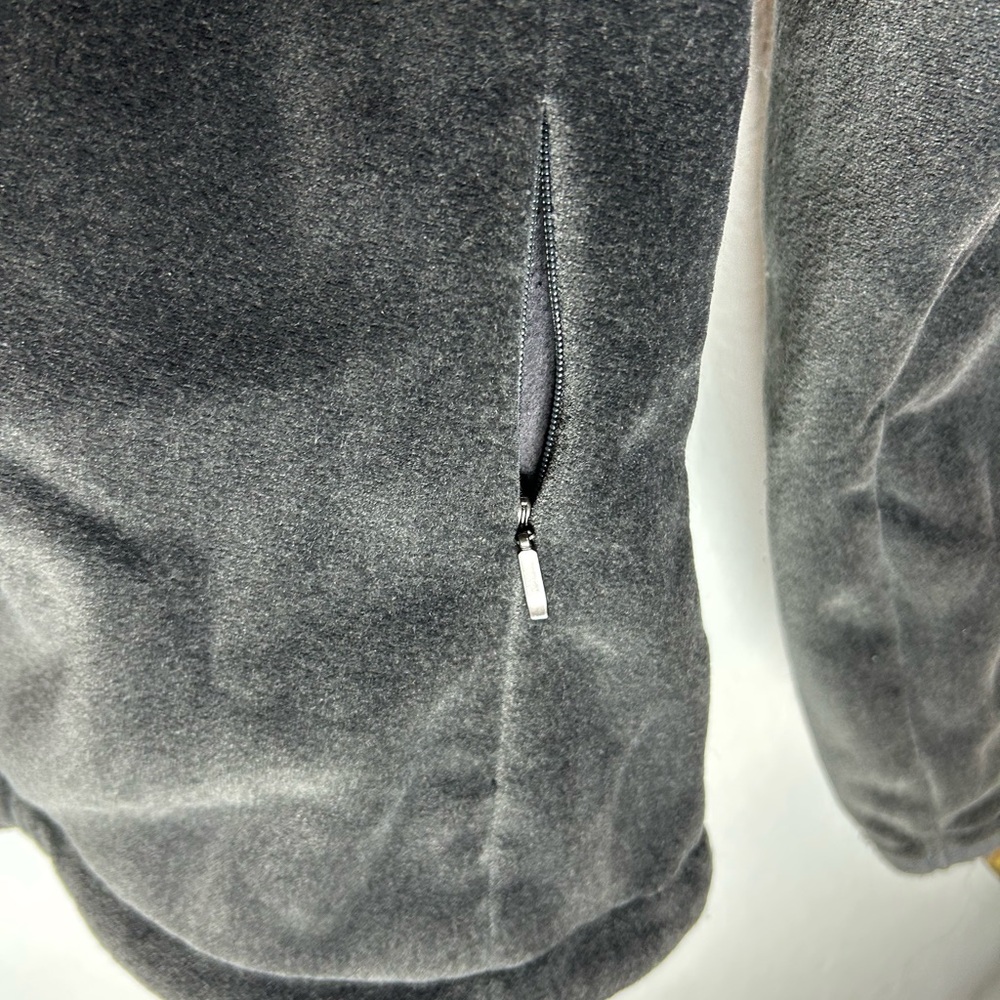 The North Face Women's Charcoal soft Fleece Jacket - Picture 6 of 7